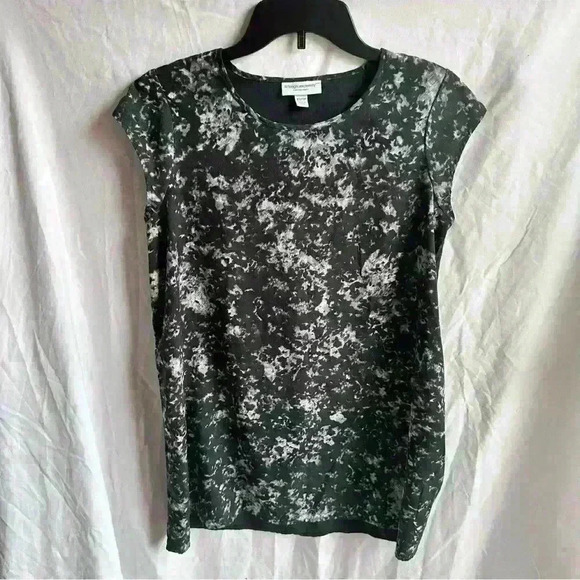 Liz Lange Maternity Short Sleeve Black Marble Print Blouse Size XS - Picture 1 of 3